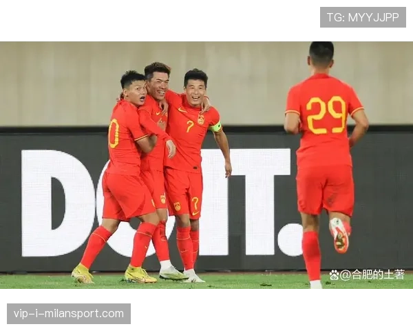 袖标的三重含义:队长、临时队长、纪念袖标,队长袖标戴哪边